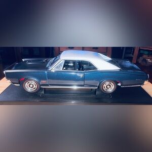 Ertl American Muscle 1966 Pontiac GTO Diecast Model Car